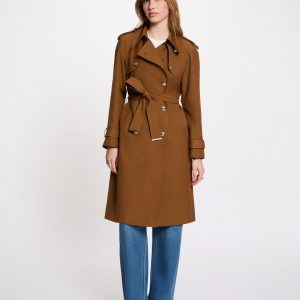 Trench largo con cinturón camel